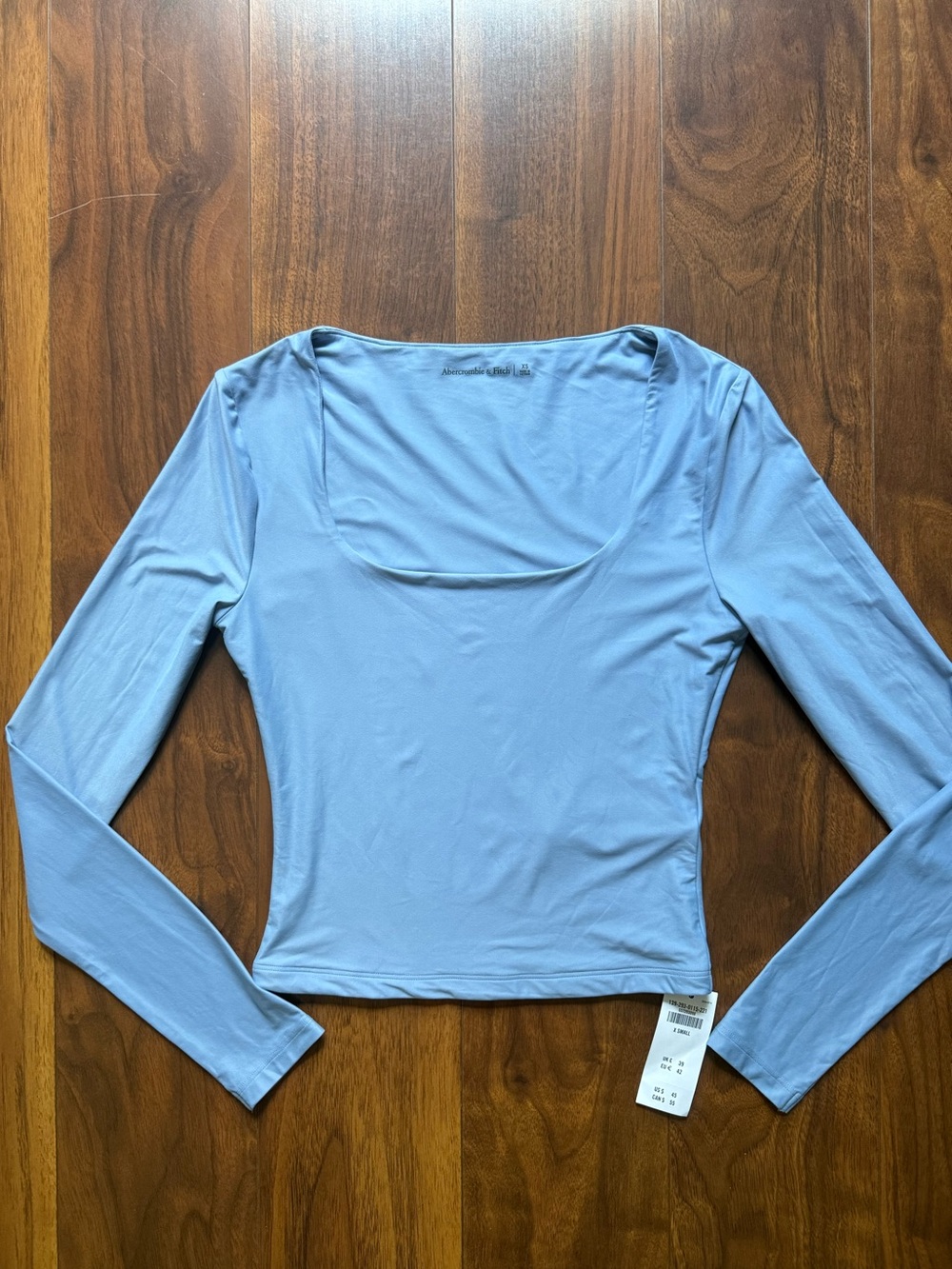 🆕 Abercrombie & Fitch Light Blue Square Long Sleeve Crop Top / Size XS / NWT!